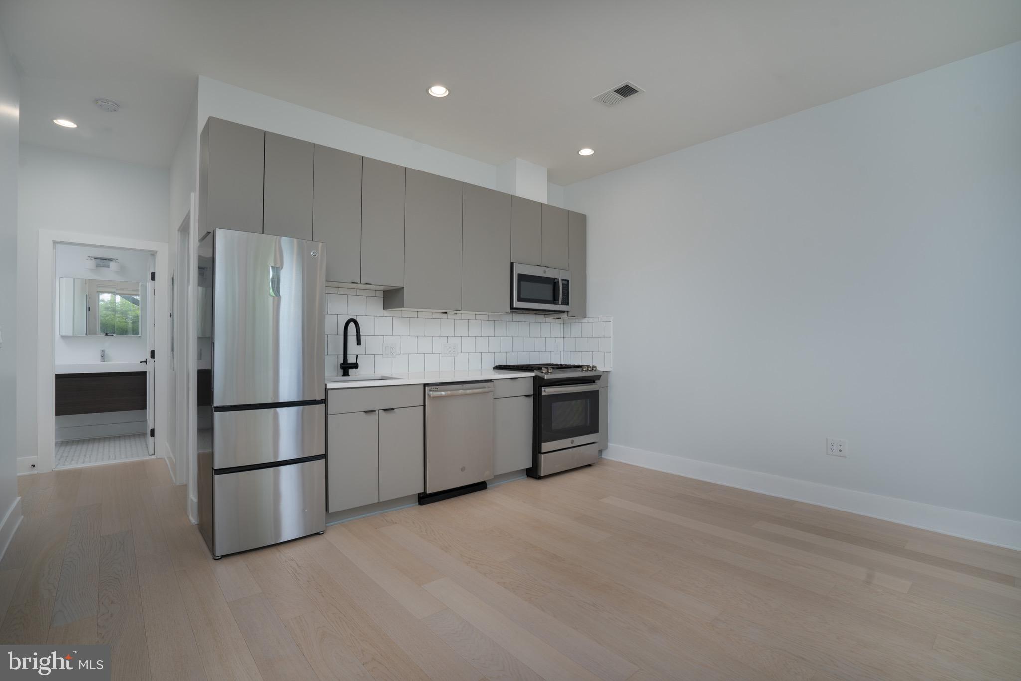 705 IRVING ST NW #202