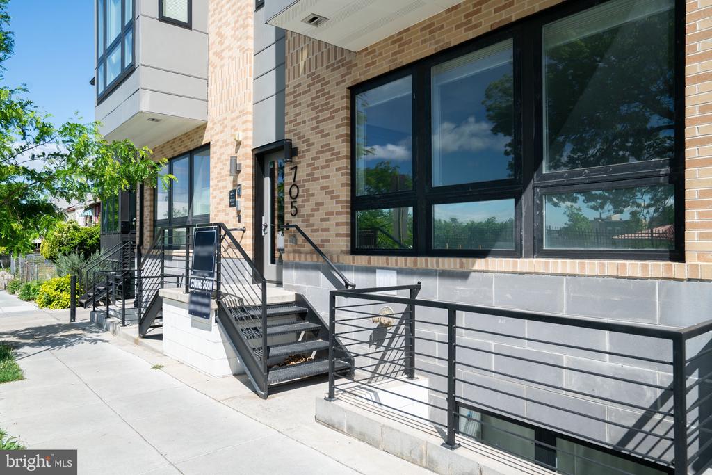 705 IRVING ST NW #202