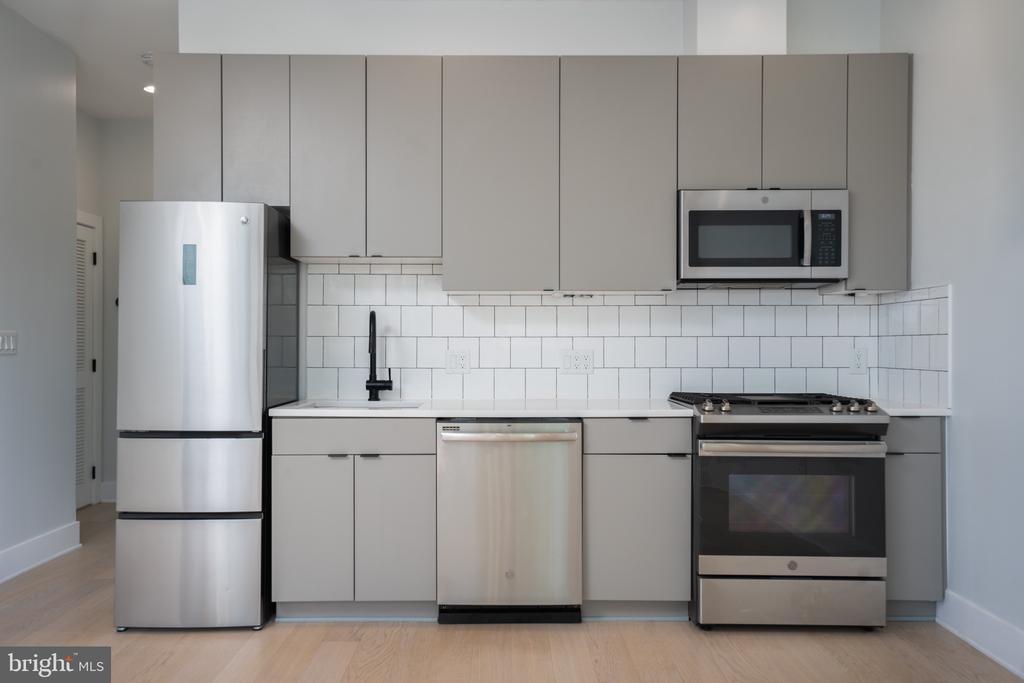 705 IRVING ST NW #202