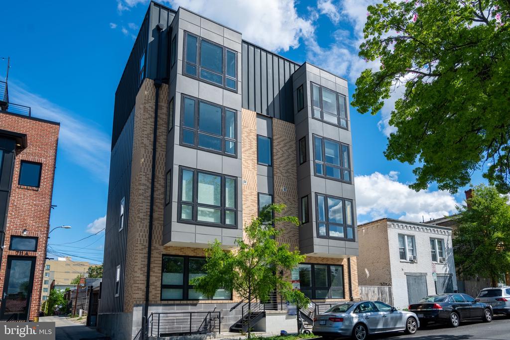 705 IRVING ST NW #202