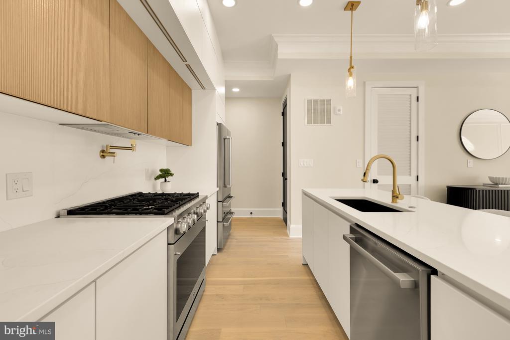 733 EUCLID STREET NW Unit: 201