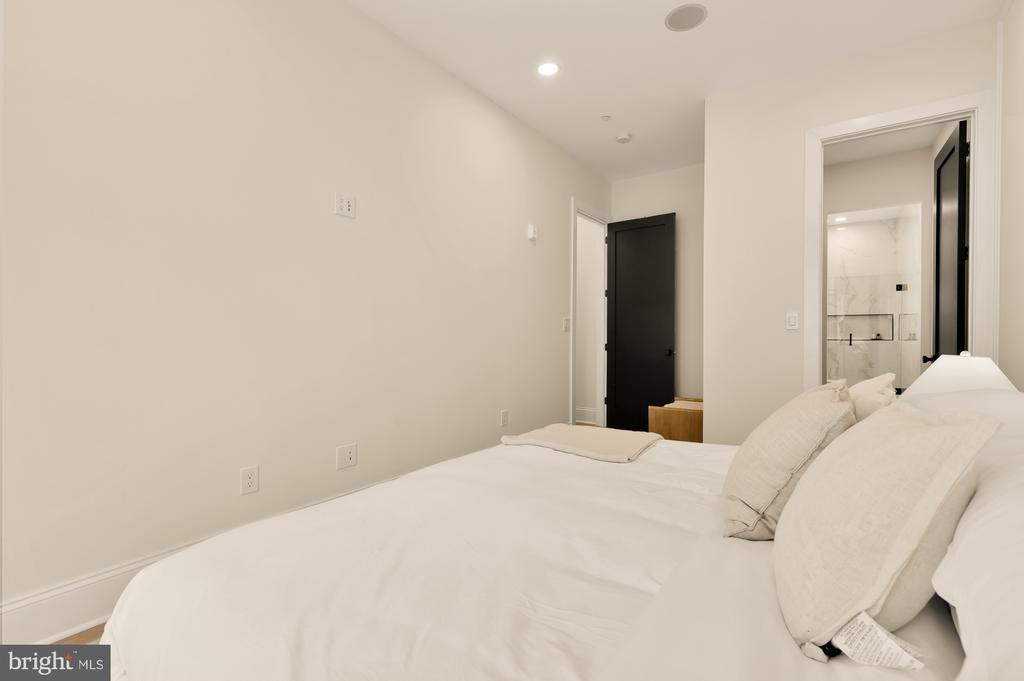 733 EUCLID STREET NW Unit: 201