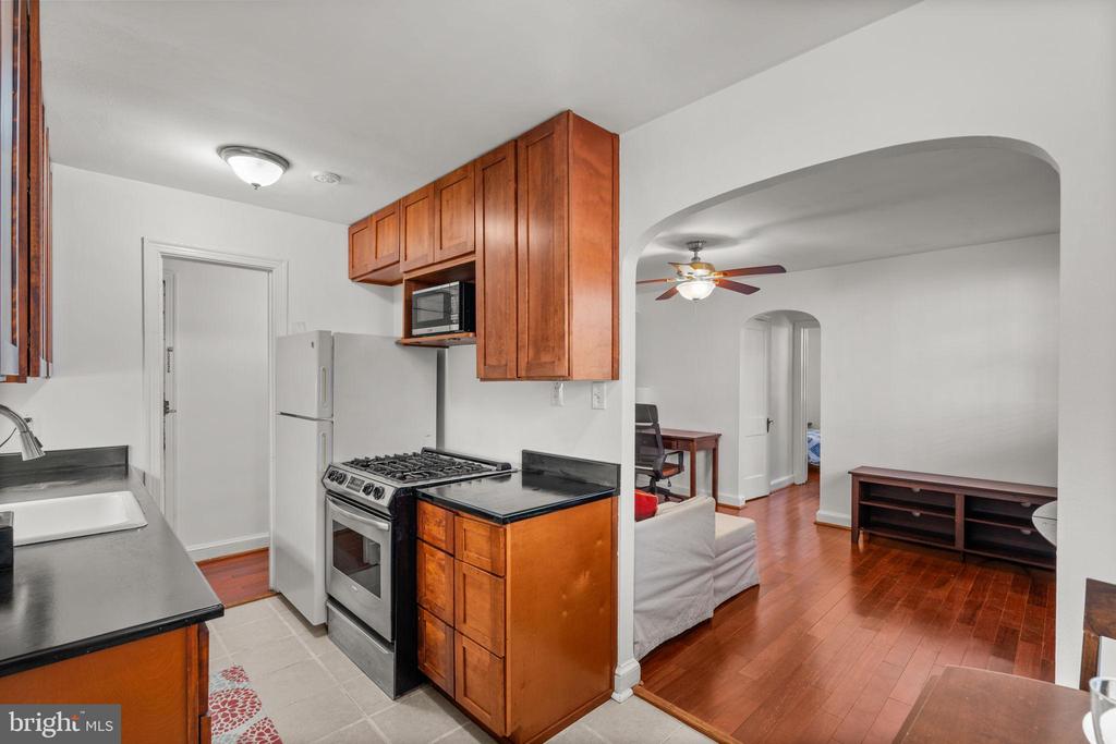 4581 MACARTHUR BOULEVARD NW 103