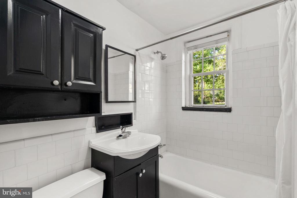 4581 MACARTHUR BOULEVARD NW 103