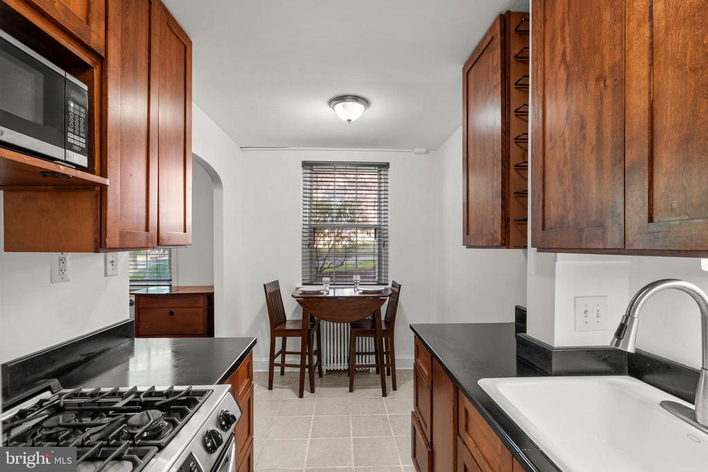 4581 MACARTHUR BOULEVARD NW 103
