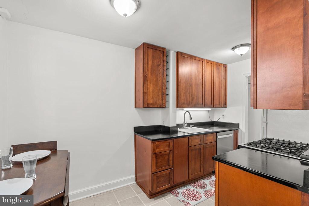 4581 MACARTHUR BOULEVARD NW 103