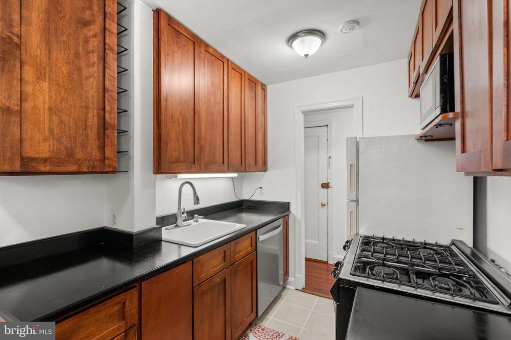 4581 MACARTHUR BOULEVARD NW 103