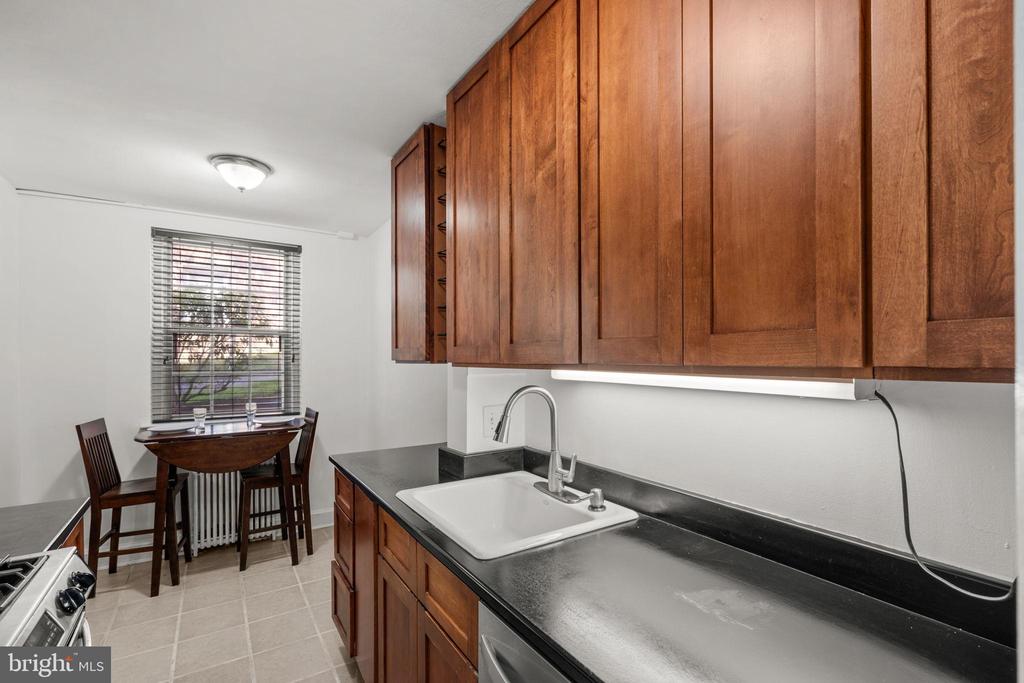 4581 MACARTHUR BOULEVARD NW 103