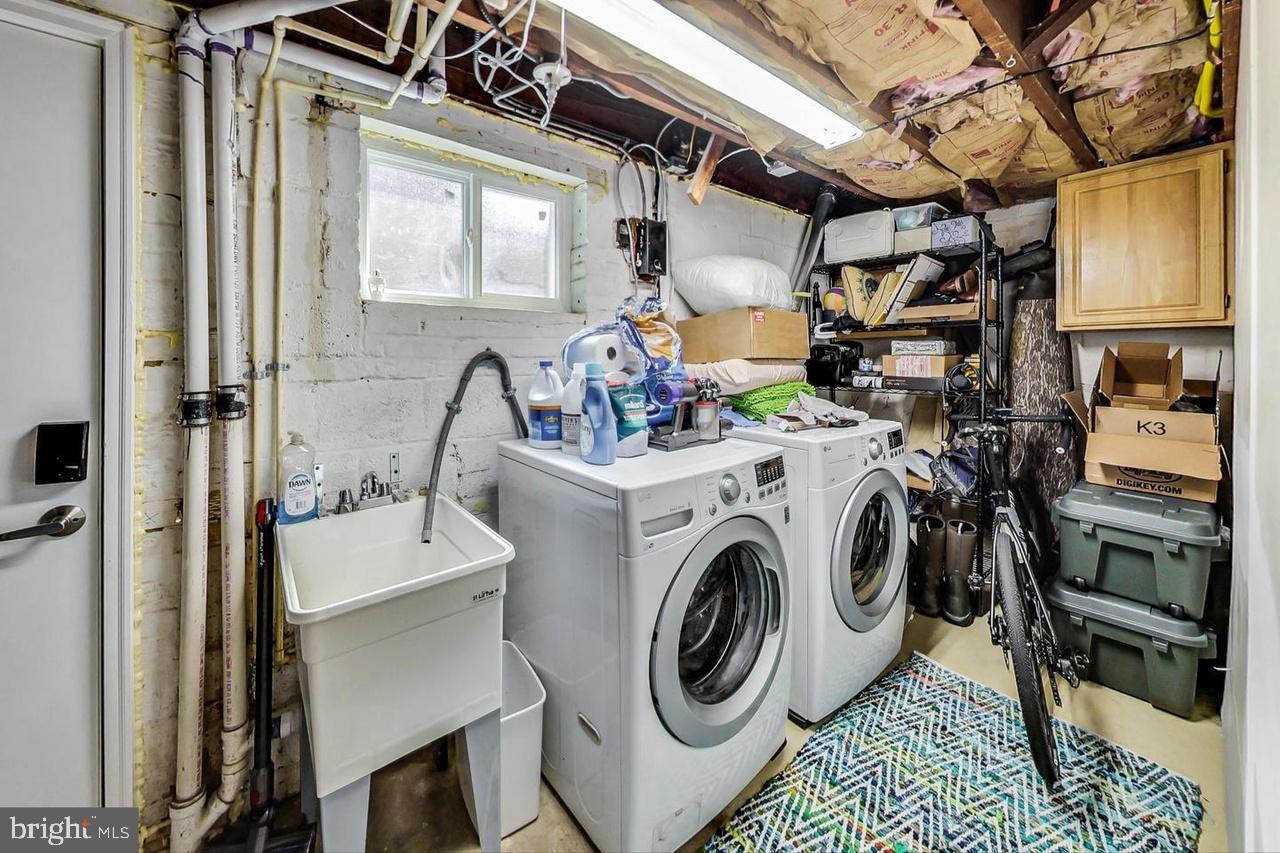 213 HAWAII AVENUE NE 1