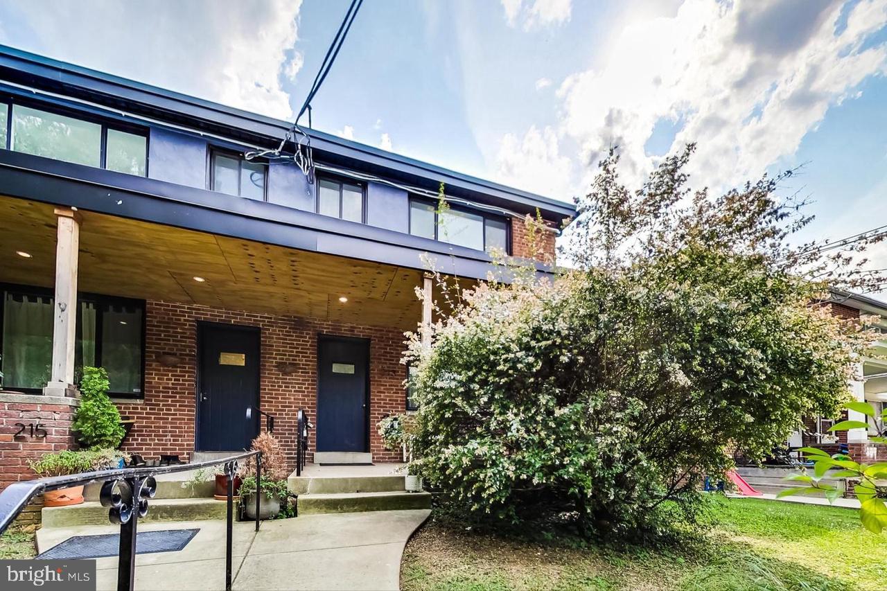 213 HAWAII AVENUE NE 1