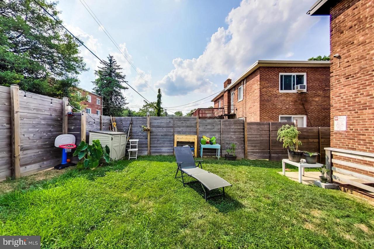 213 HAWAII AVENUE NE 1