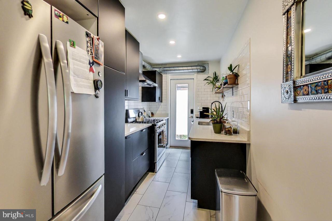 213 HAWAII AVENUE NE 1