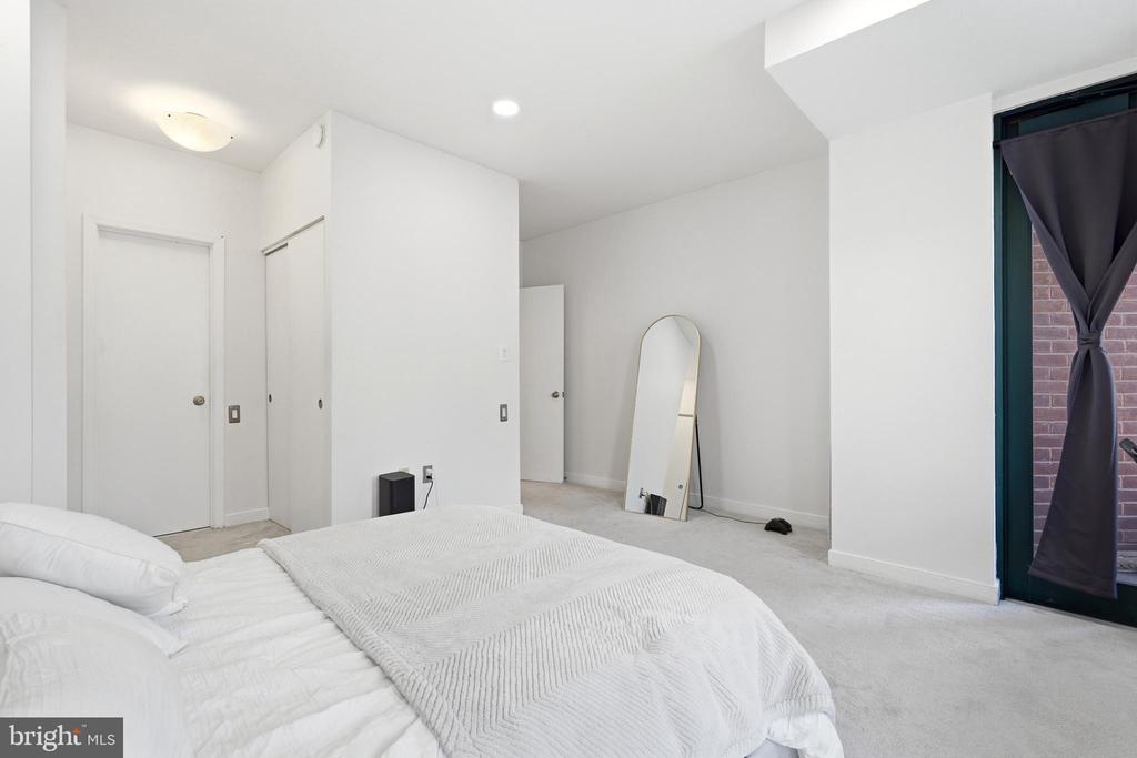 955 26TH STREET NW Unit: 305