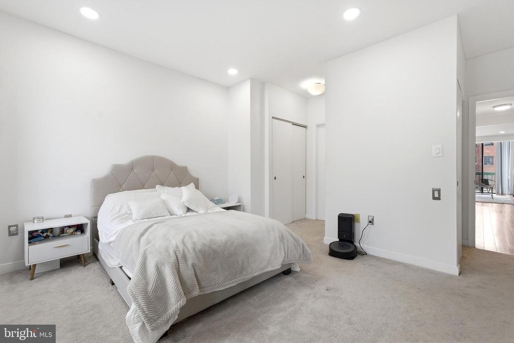 955 26TH STREET NW Unit: 305