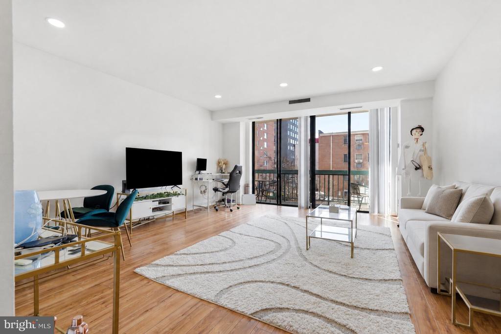 955 26TH STREET NW Unit: 305