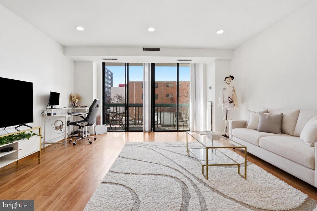 955 26TH STREET NW Unit: 305
