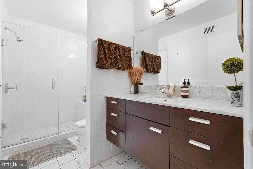 955 26TH STREET NW Unit: 305