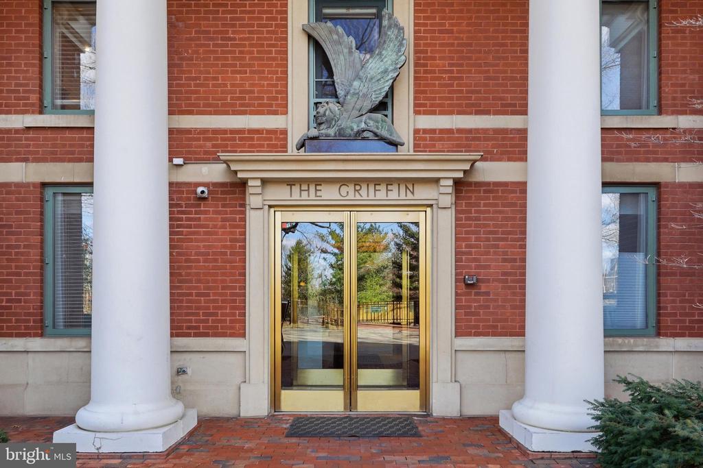 955 26TH STREET NW Unit: 305