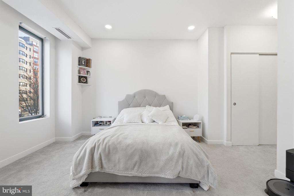 955 26TH STREET NW Unit: 305