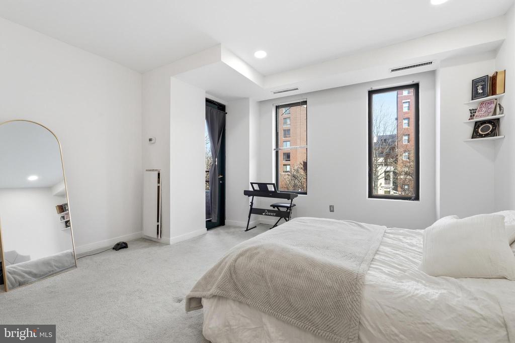 955 26TH STREET NW Unit: 305