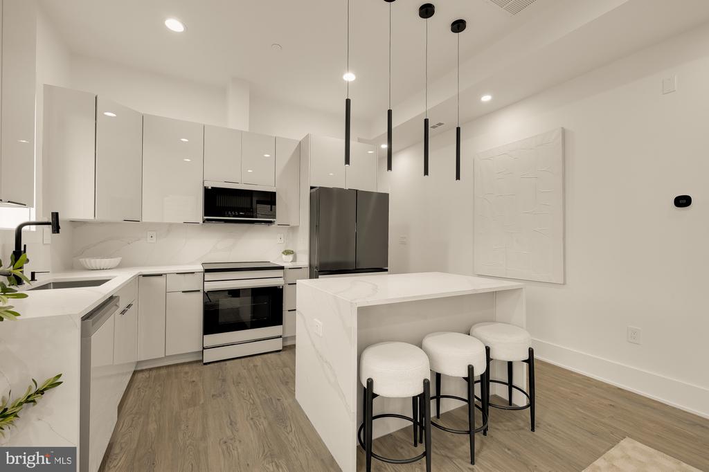 1140 OATES STREET NE Unit: 201
