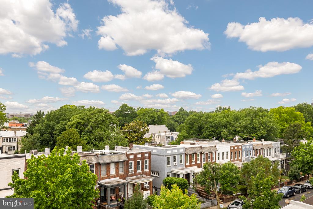1140 OATES STREET NE Unit: 201