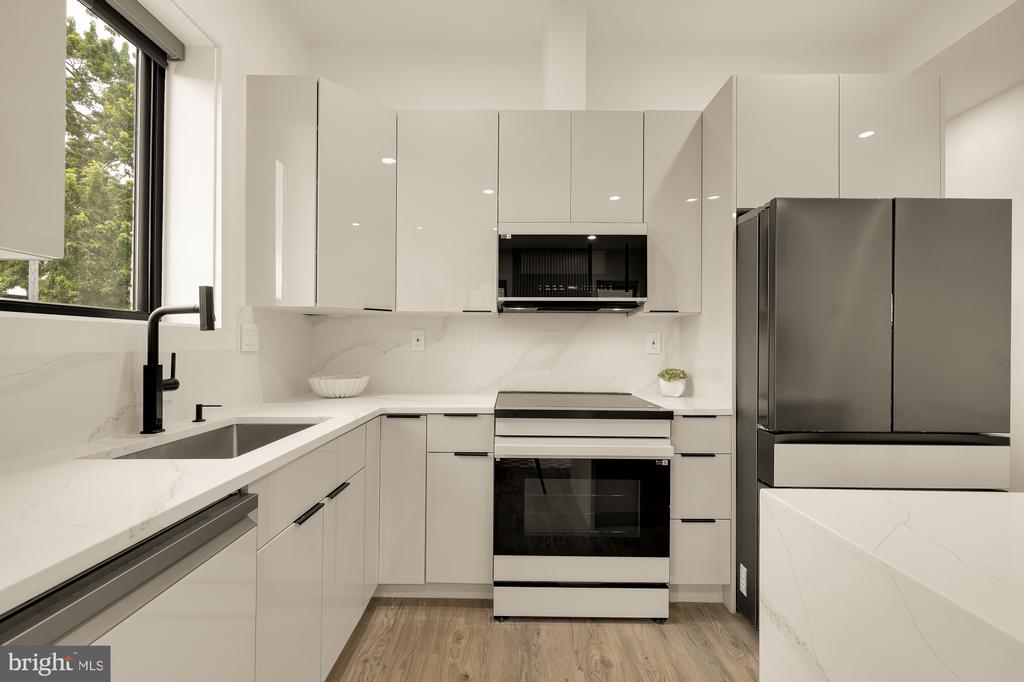 1140 OATES STREET NE Unit: 201