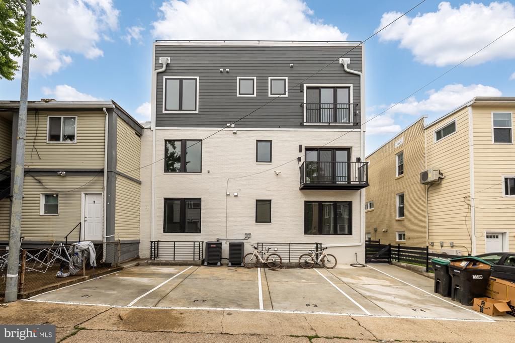 1140 OATES STREET NE Unit: 201