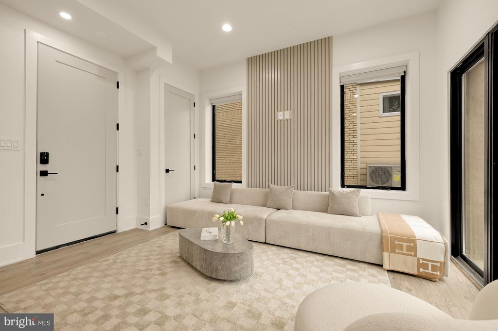 1140 OATES STREET NE Unit: 201