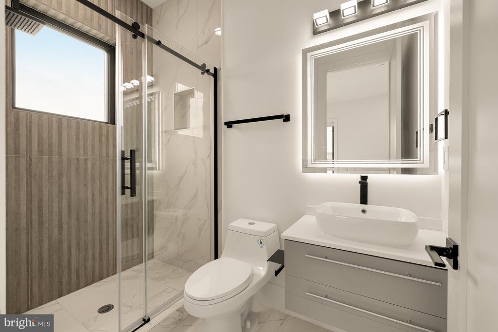 1140 OATES STREET NE Unit: 201