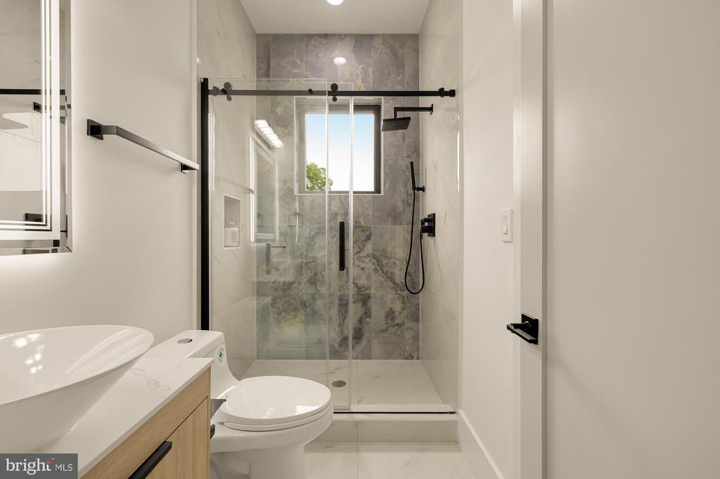 1140 OATES STREET NE Unit: 201