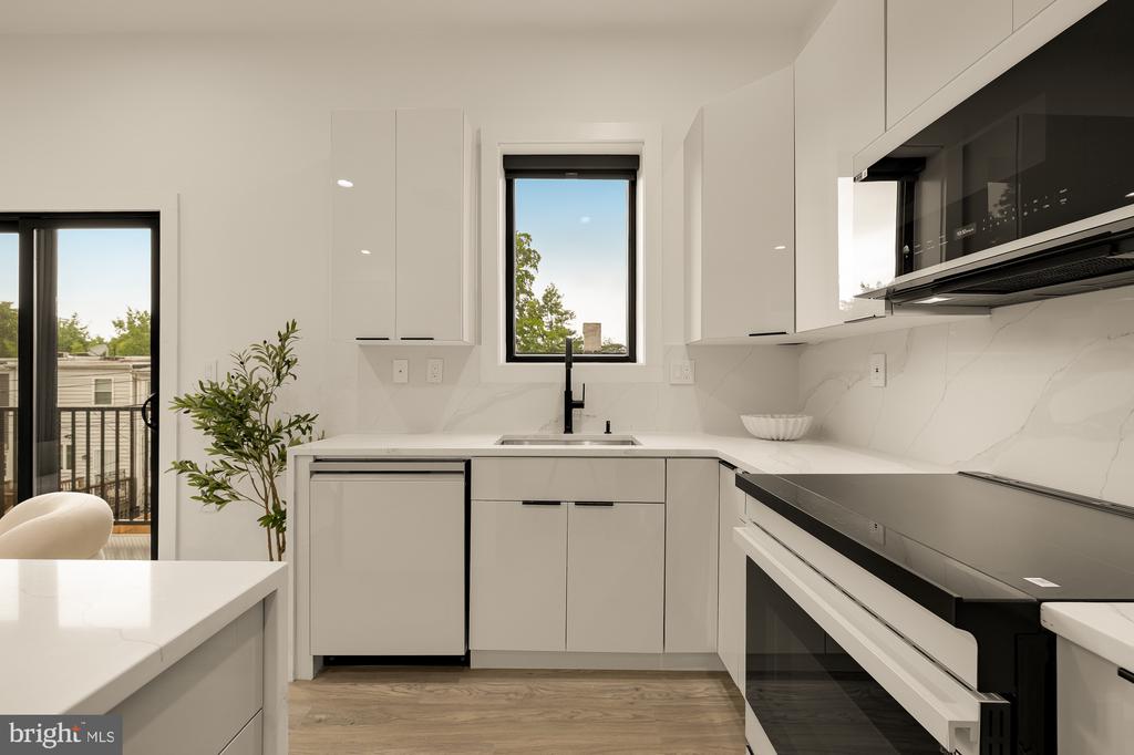 1140 OATES STREET NE Unit: 201