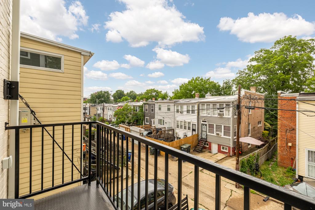1140 OATES STREET NE Unit: 201