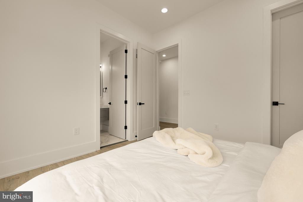 1140 OATES STREET NE Unit: 201