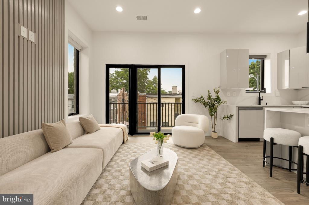 1140 OATES STREET NE Unit: 201