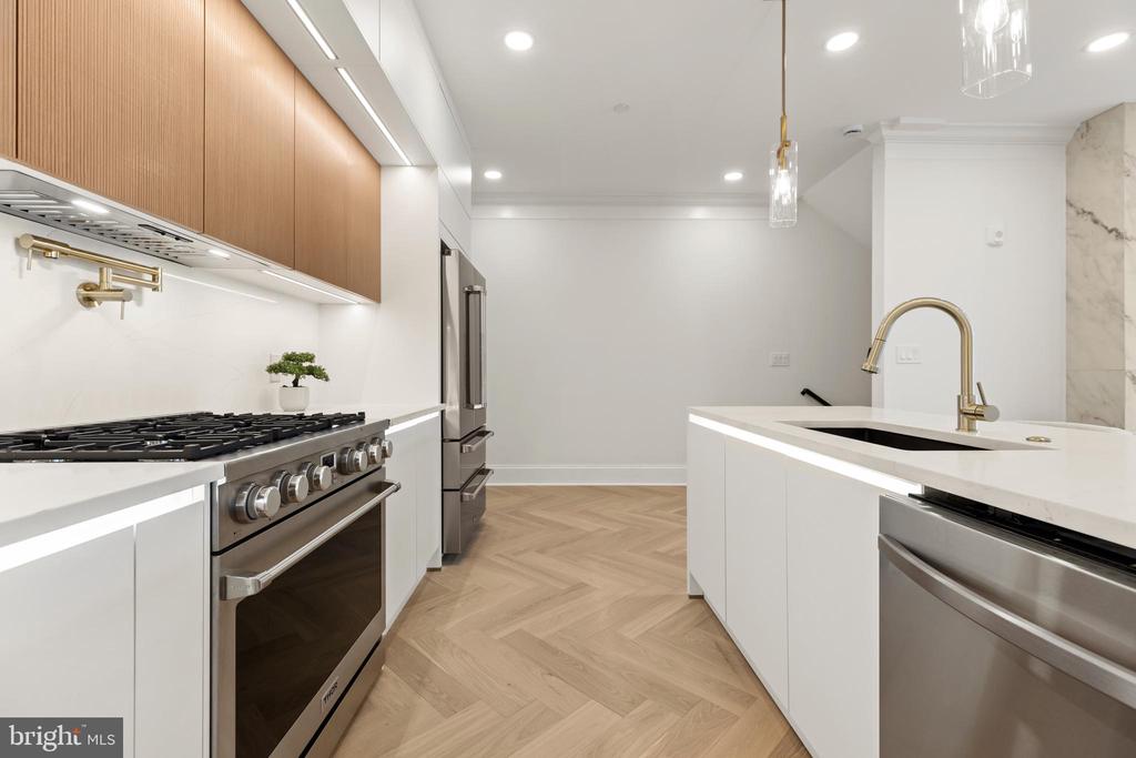 733 EUCLID STREET NW Unit: 303