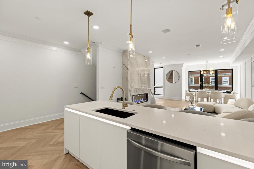 733 EUCLID STREET NW Unit: 303