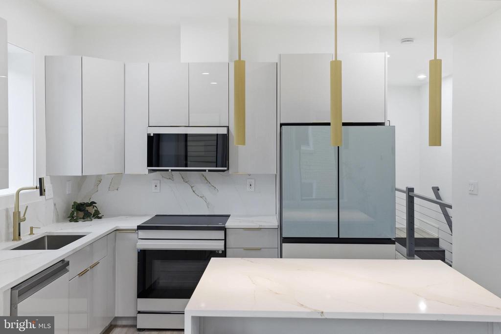 1140 OATES STREET NE Unit: 101