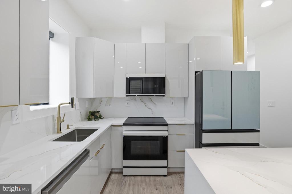 1140 OATES STREET NE Unit: 101