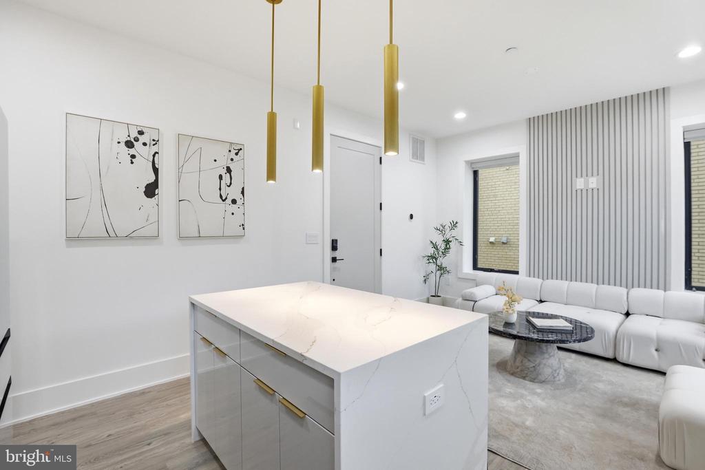 1140 OATES STREET NE Unit: 101