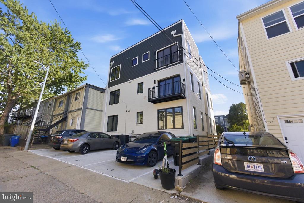 1140 OATES STREET NE Unit: 101