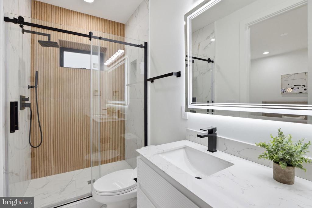 1140 OATES STREET NE Unit: 101