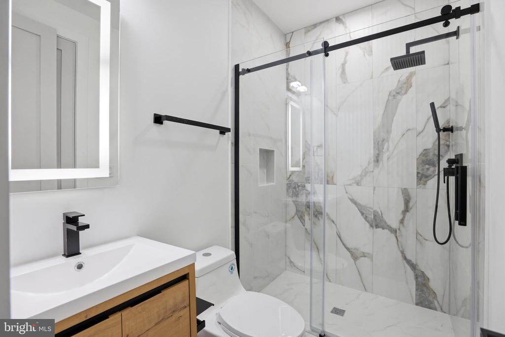 1140 OATES STREET NE Unit: 101