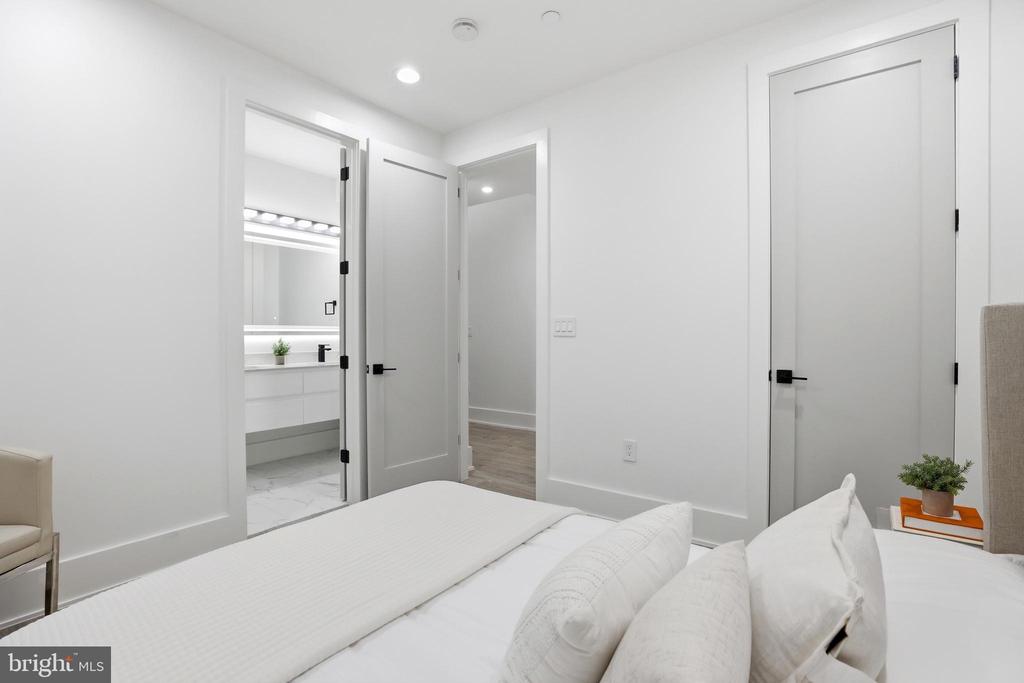 1140 OATES STREET NE Unit: 101