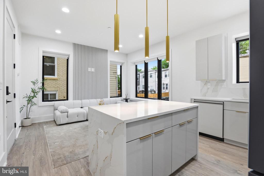 1140 OATES STREET NE Unit: 101