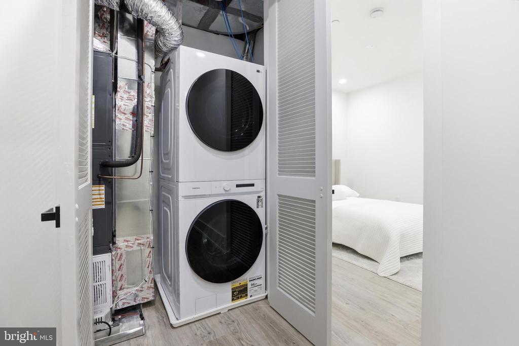 1140 OATES STREET NE Unit: 101