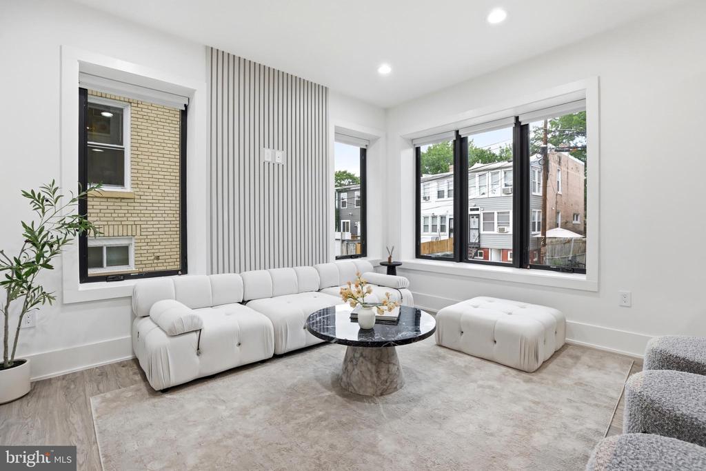 1140 OATES STREET NE Unit: 101