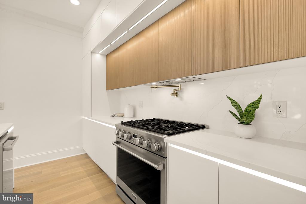 733 EUCLID STREET NW Unit: 104