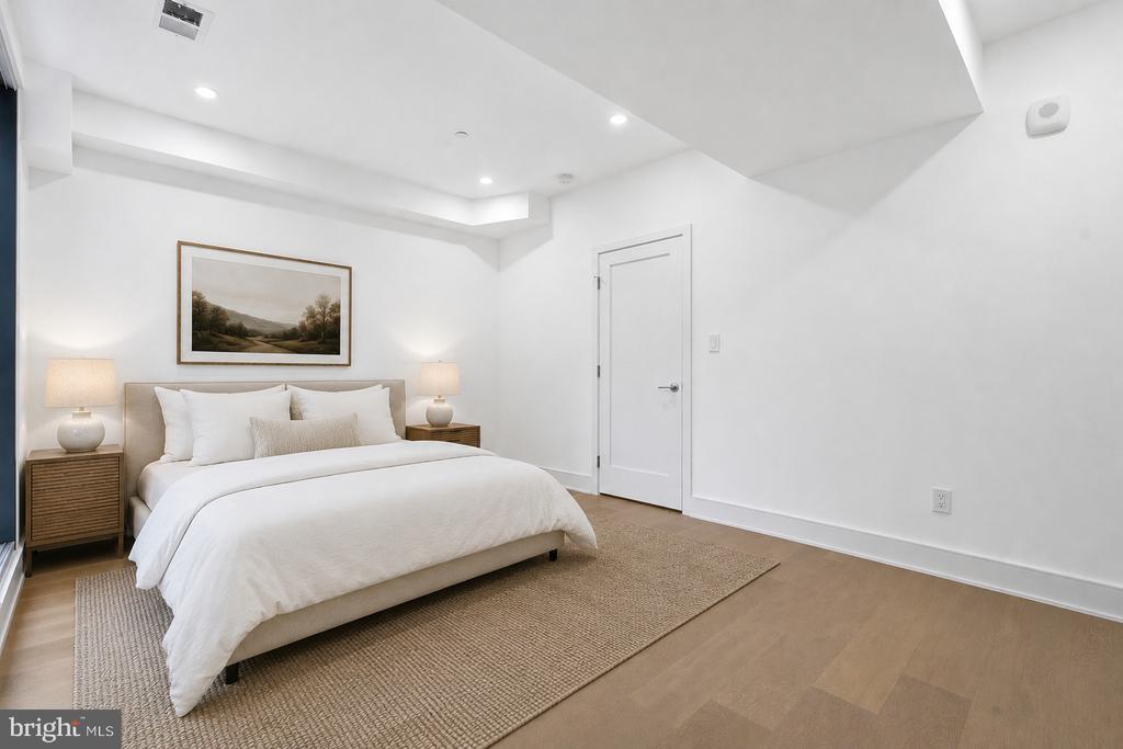 1810 CENTRAL PLACE NE Unit: 1