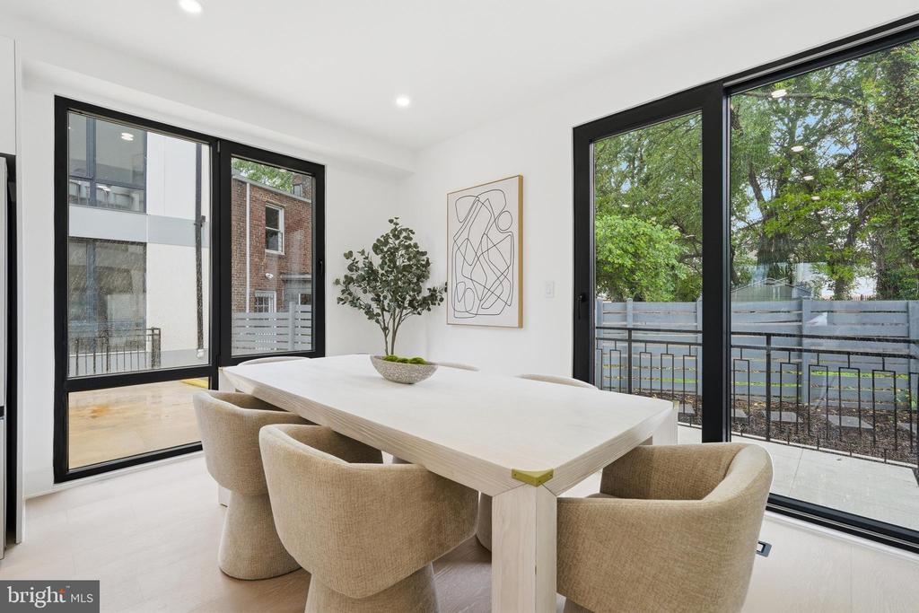 1810 CENTRAL PLACE NE Unit: 1
